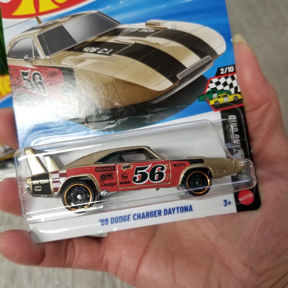 Hot Wheels Rodger Dodger Bundle - Picture 5 of 5